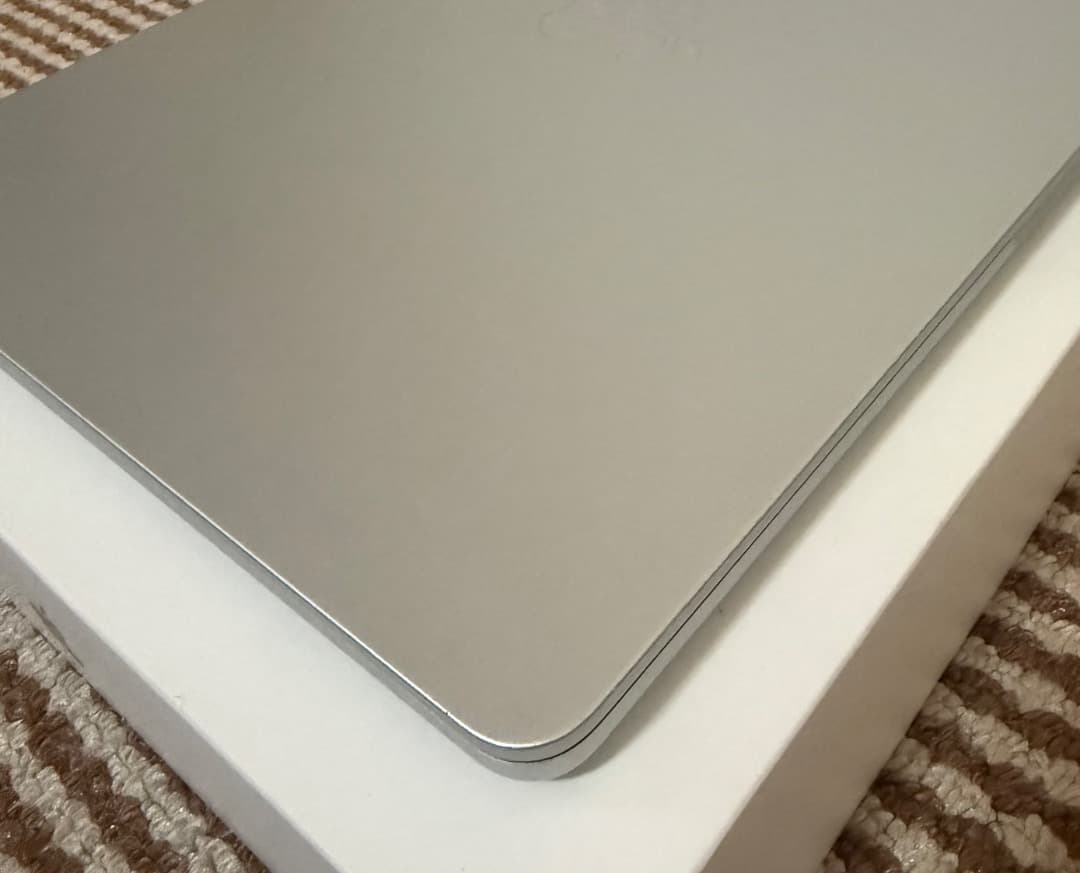 未使用近いーMacbook Air M4-16-256 Office 2024