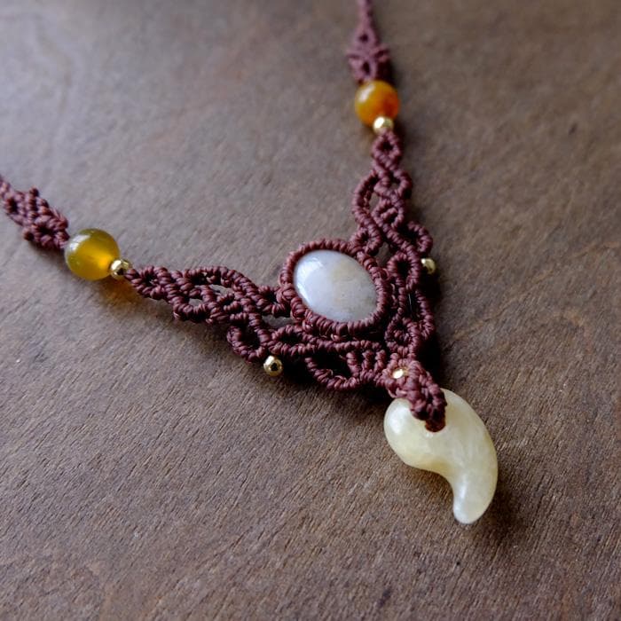 アラゴナイト 勾玉・アゲート（瑪瑙） マクラメ編みチョーカーネックレス 3807