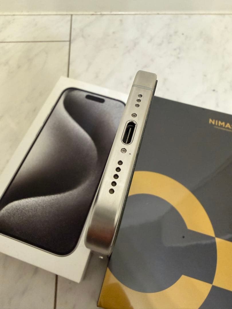 【美品】iPhone15 Pro 256GB ホワイトチタニウム 保護フィルム付