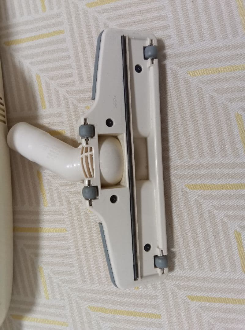 Makita コ−ドレス掃除機　 充電器付　 CL103DX 紙パック15枚付