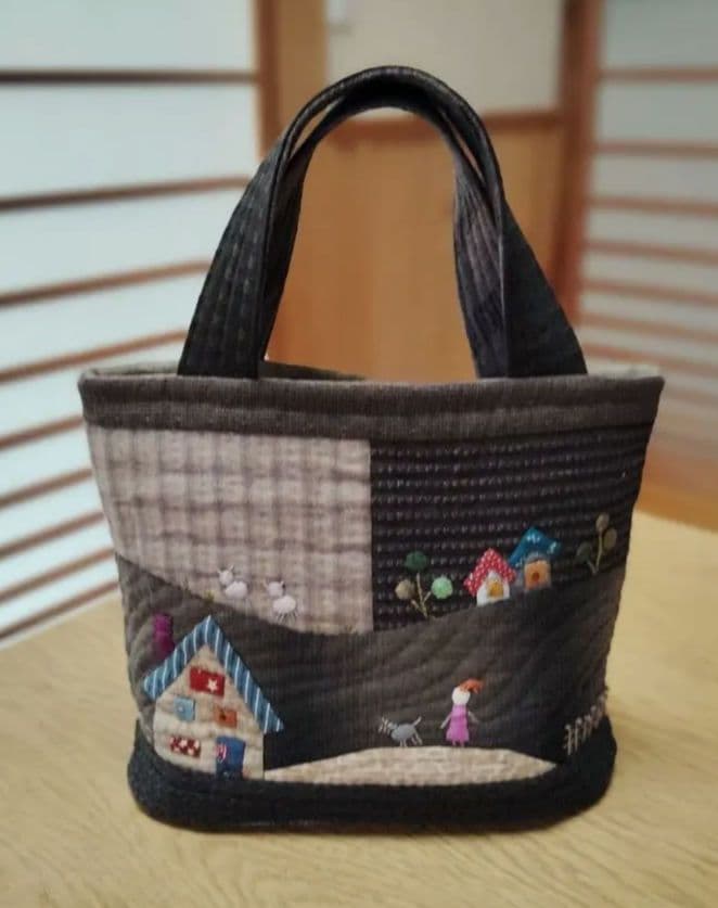 floowページです ハウスの手提げバッグ