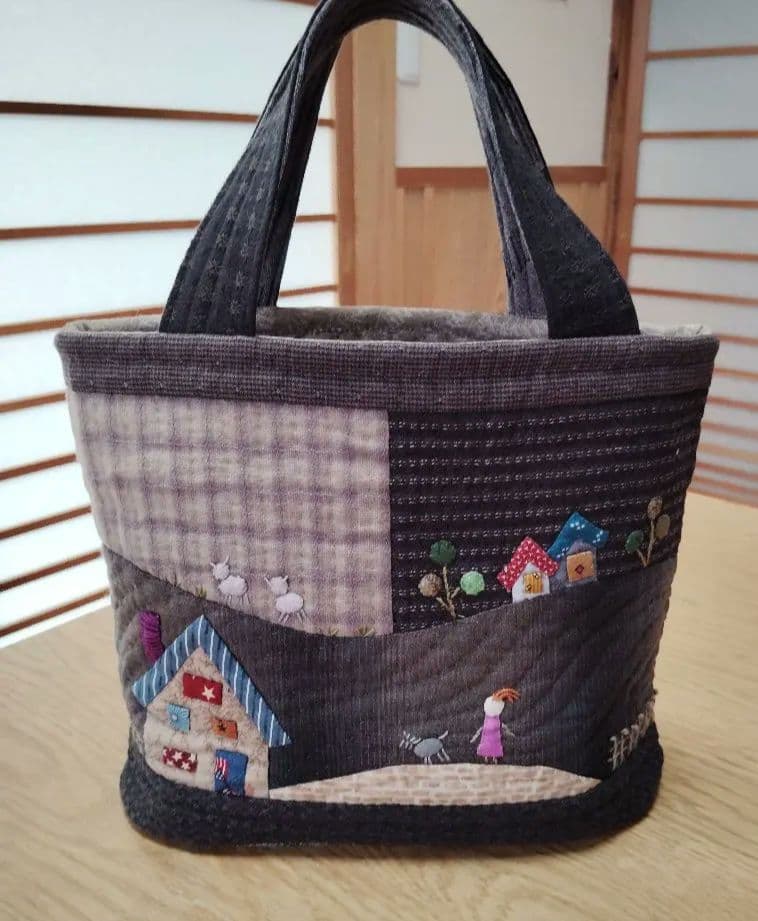 floowページです ハウスの手提げバッグ