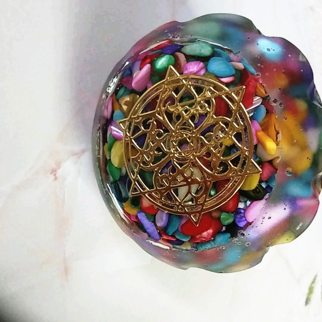 レインボー　マツボックリ　オルゴナイト