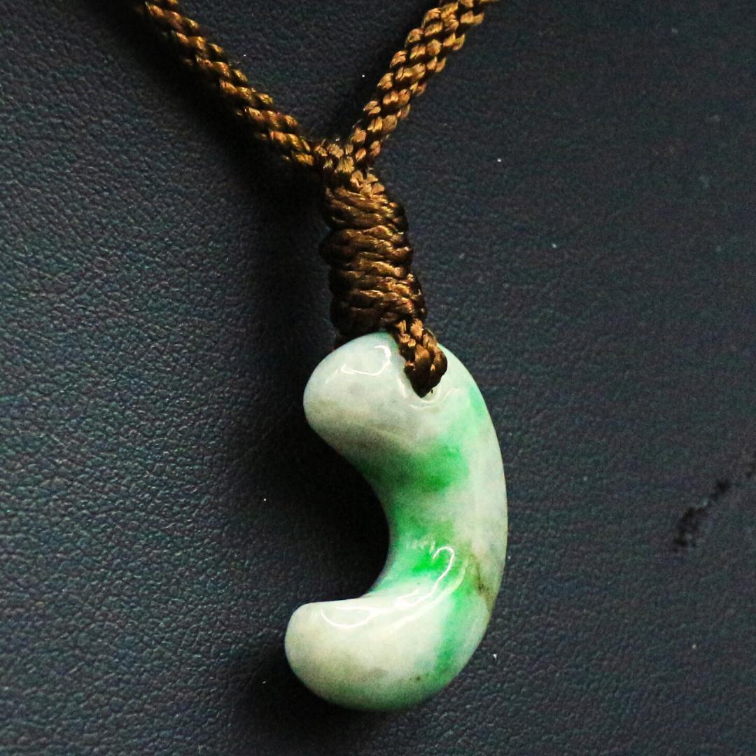 勾玉 ミャンマー産 翡翠 magatama131