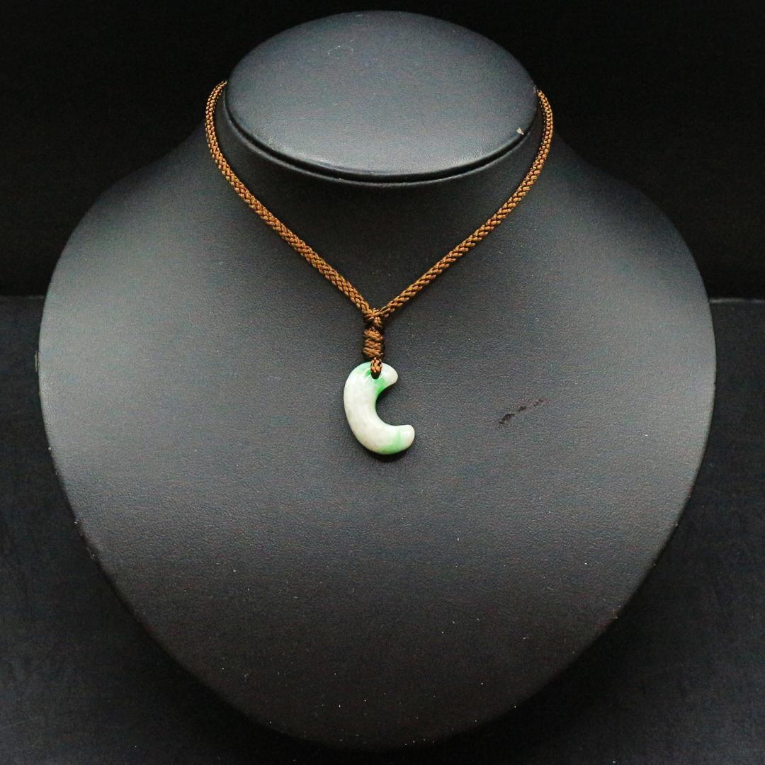 勾玉 ミャンマー産 翡翠 magatama131