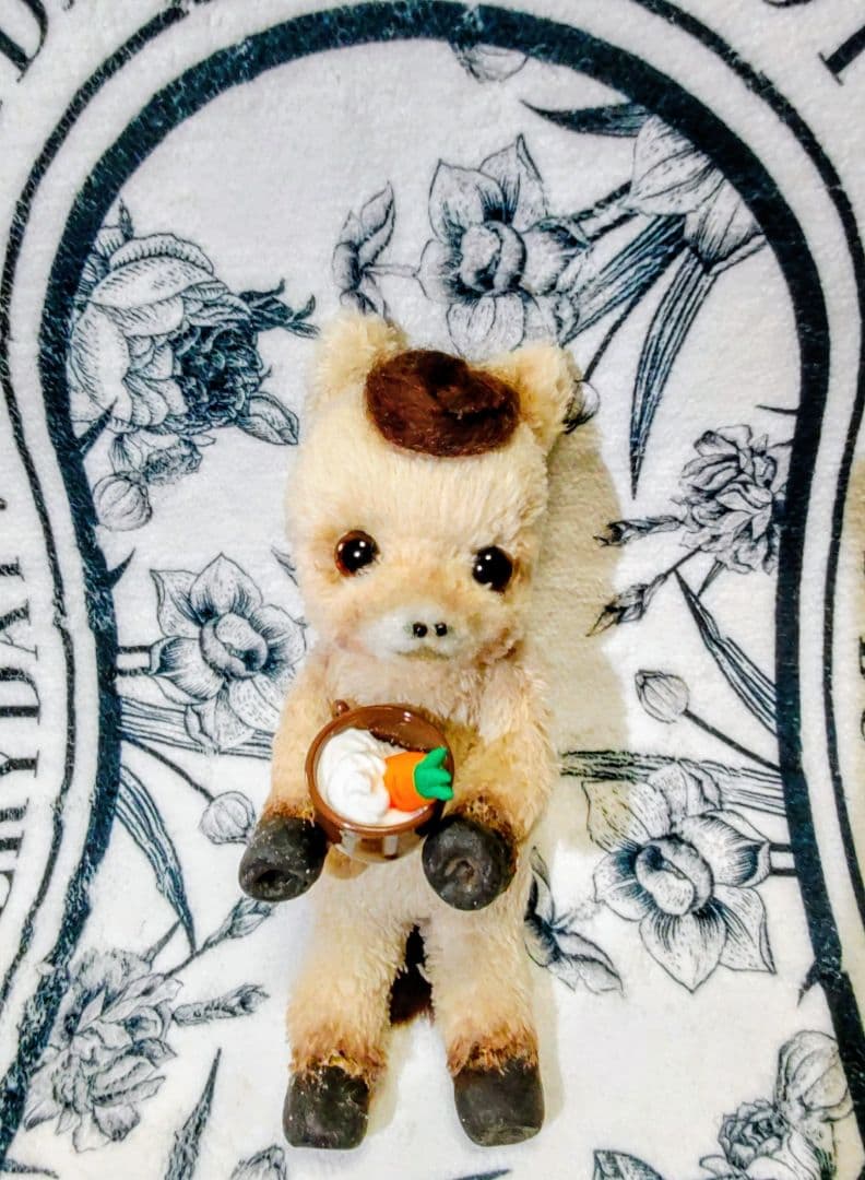 ウエートレス ポニーちゃん (ミルクラテ) 午年 馬 ぬいぐるみ