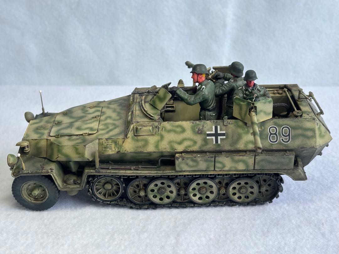 １／３５ドイツ軍Sd．Kfz．２５１／１７C型ハノマークプラモデル戦車完成品
