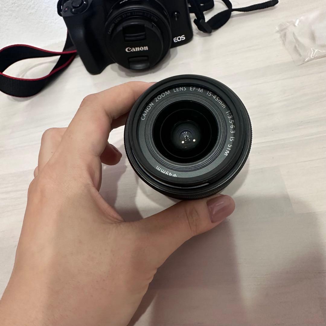 Canon EOS Kiss M ダブルレンズ ブラックフィルター・フィルム付き