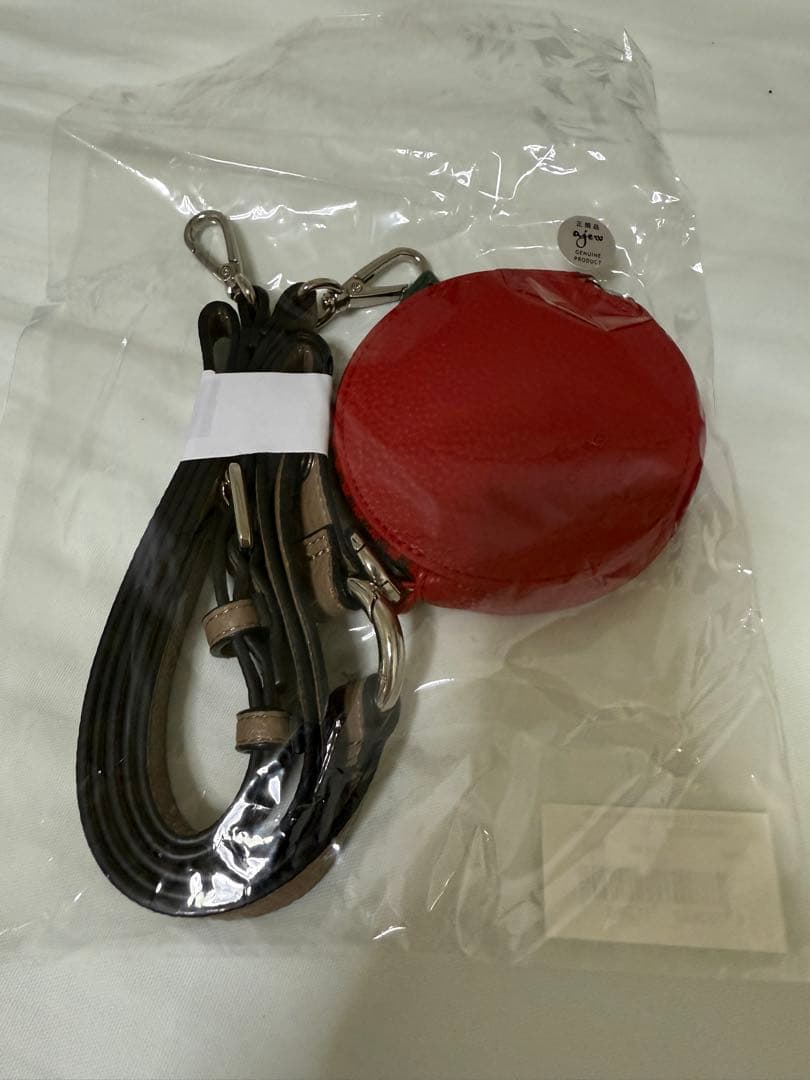 未使用　 Ajew / familiar リンゴ型小物入れとストラップセット