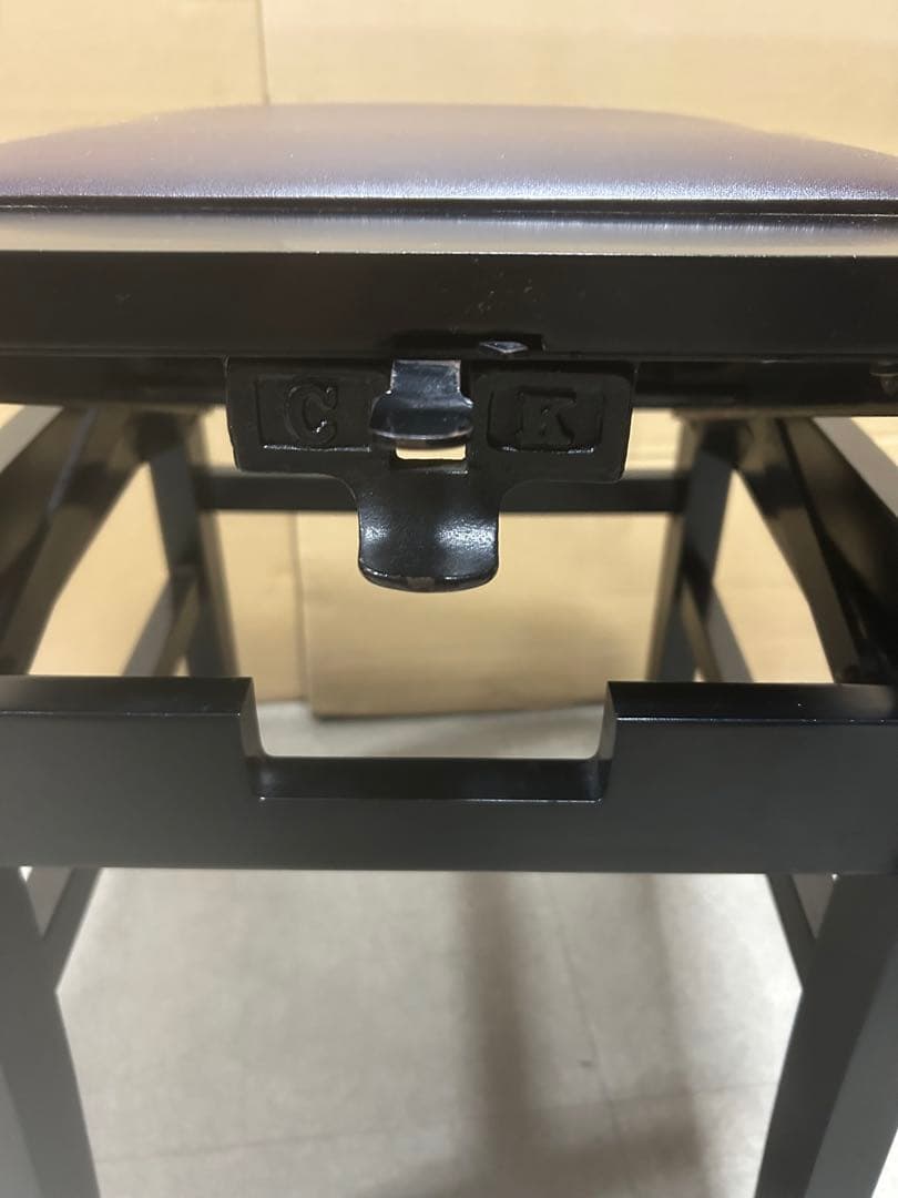 メーカー不明　トムソン椅子　背もたれ椅子　ピアノ椅子　値下げ不可