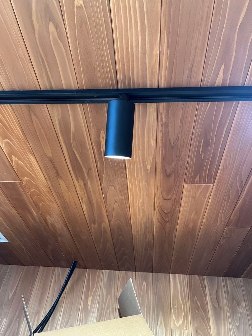 ブラック円筒形LEDスポットライト　コイズミ　ダクトレール用　4個