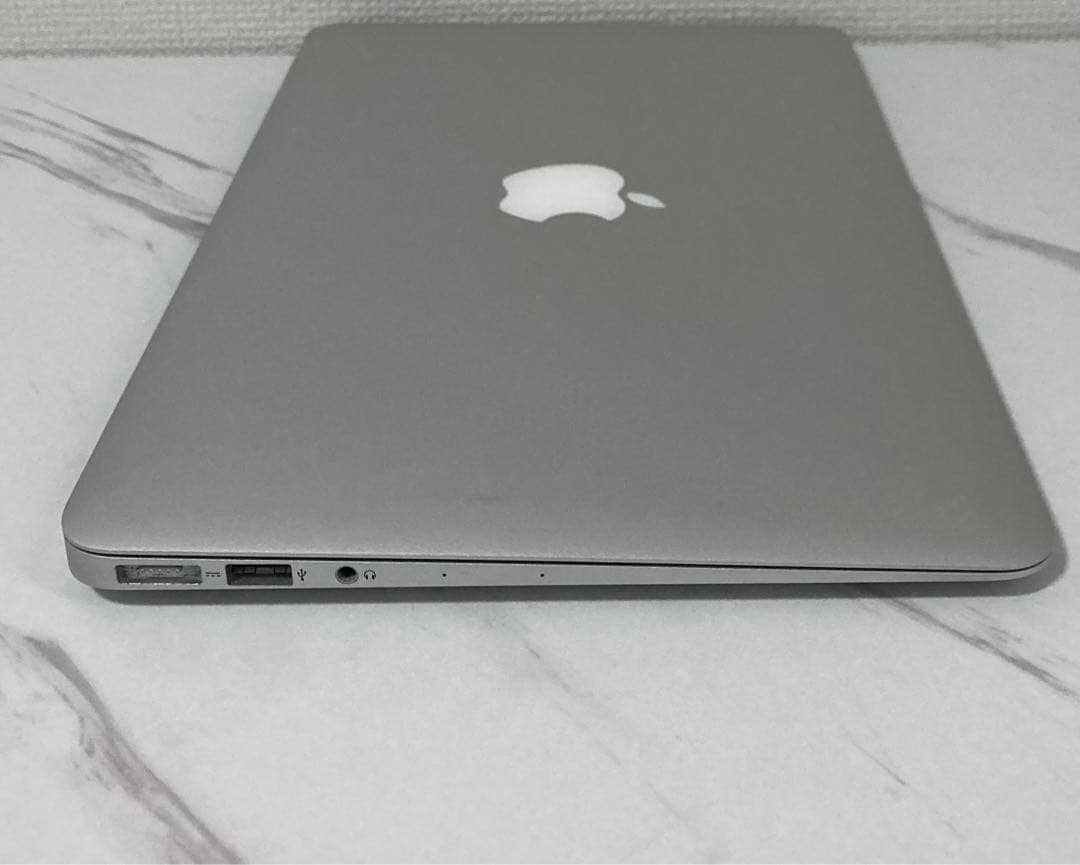 MacBook本体 MacBook Air 11 inch i5 4GB 128GB 20