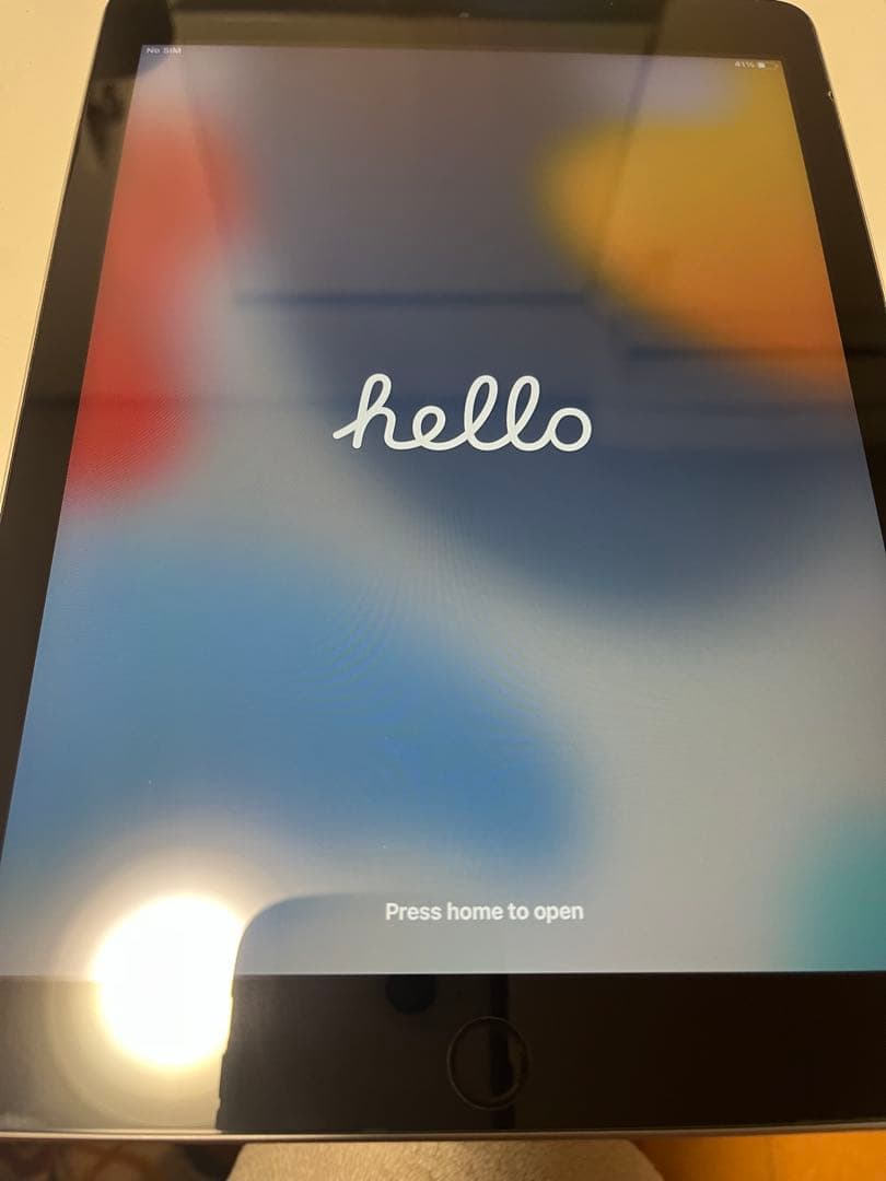 iPad 第6世代 32GB Wi-Fi + Cellular スペースグレイ