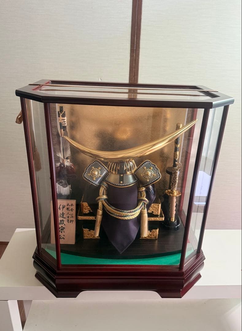 【未利用】 五月人形 兜飾り ガラスケース入り オルゴール付き