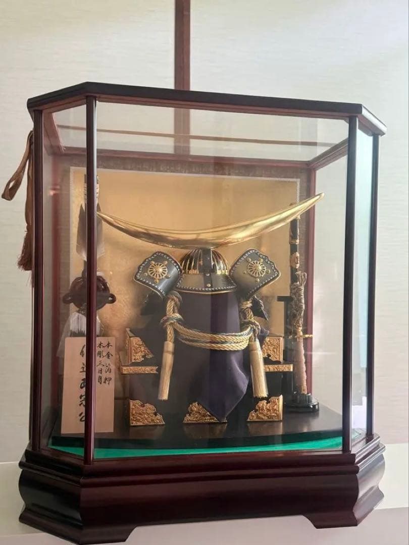 【未利用】 五月人形 兜飾り ガラスケース入り オルゴール付き