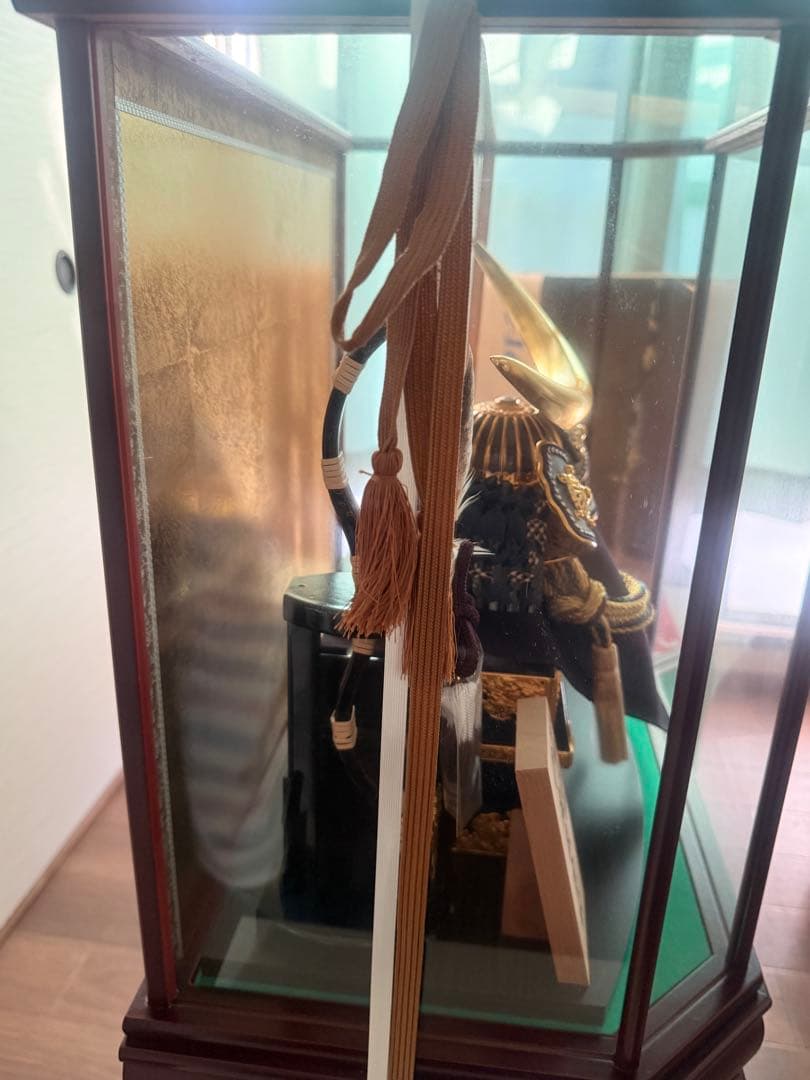 【未利用】 五月人形 兜飾り ガラスケース入り オルゴール付き