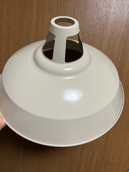 ペンダントライト　スチール  クリーム色