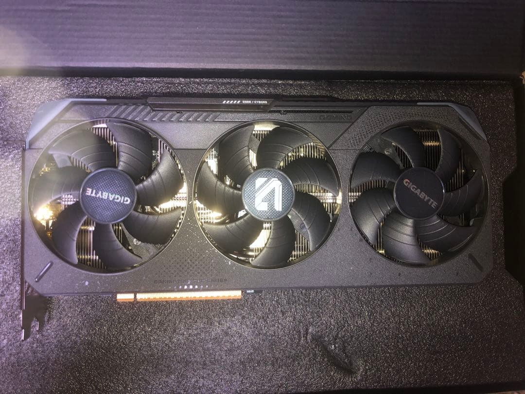 【ブタゴリラさん専用】GIGABYTE AMD Radeon RX 9070