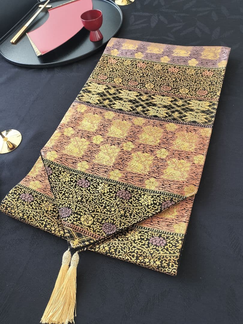 A969★高級‼️全通帯‼️兎、唐草模様‼️袋帯テーブルランナー2m18cm