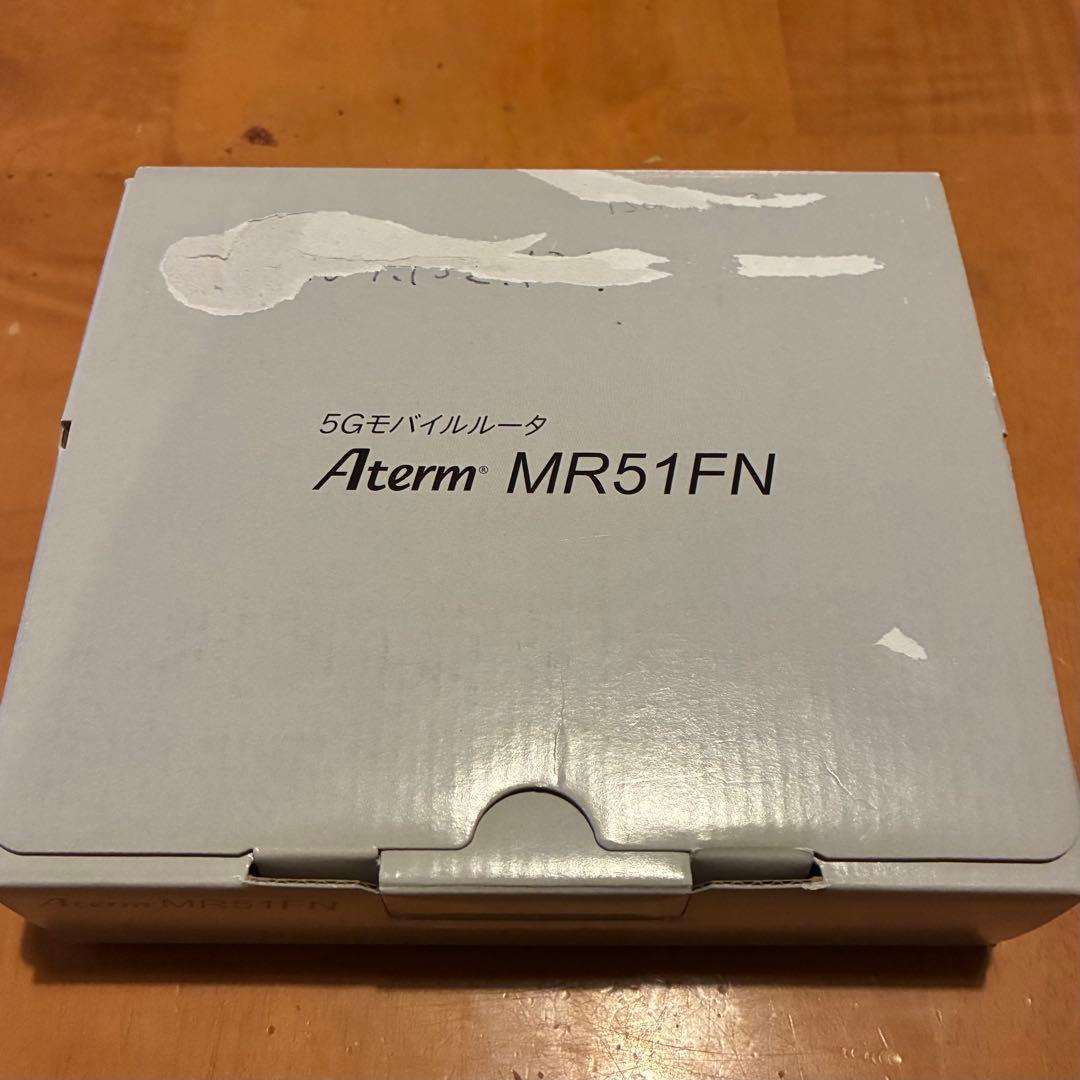 NEC Aterm モバイルルーター 本体と付属品