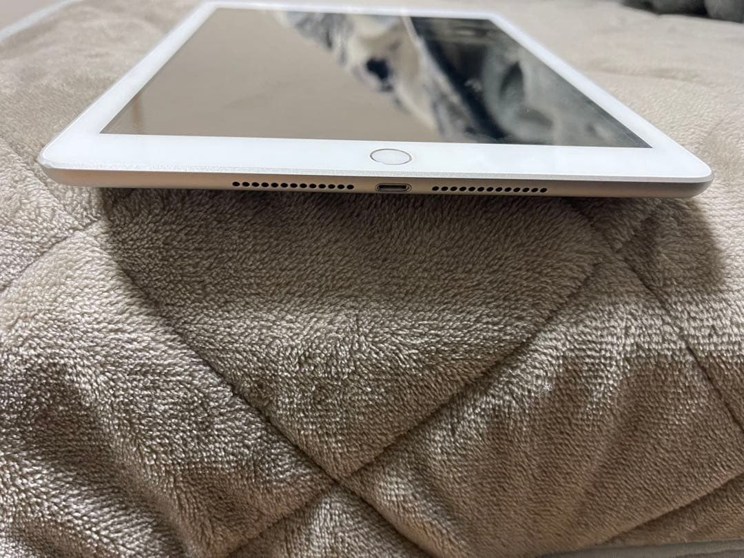 iPad 第6世代 Wi-Fiモデル 128gb