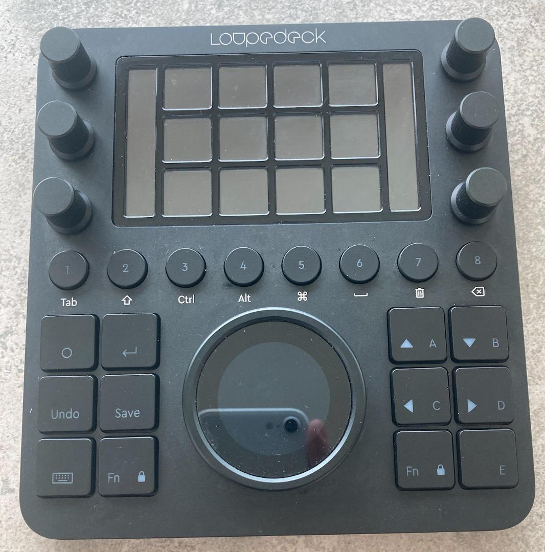 Loupedeck CT(スタンド付き)　左手デバイス　動画・写真編集など