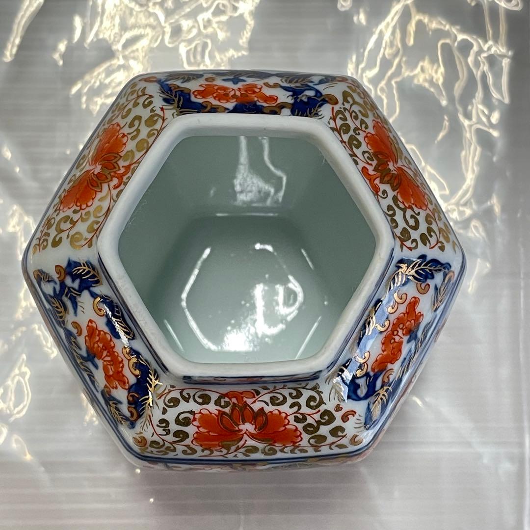 ☆有田焼 角福　沈香壺 六角飾壺 金彩染錦 間取花絵