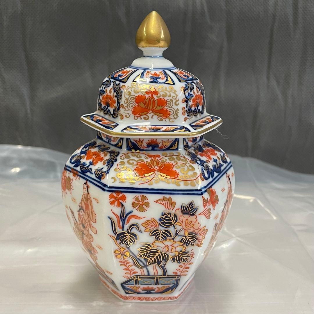 ☆有田焼 角福　沈香壺 六角飾壺 金彩染錦 間取花絵