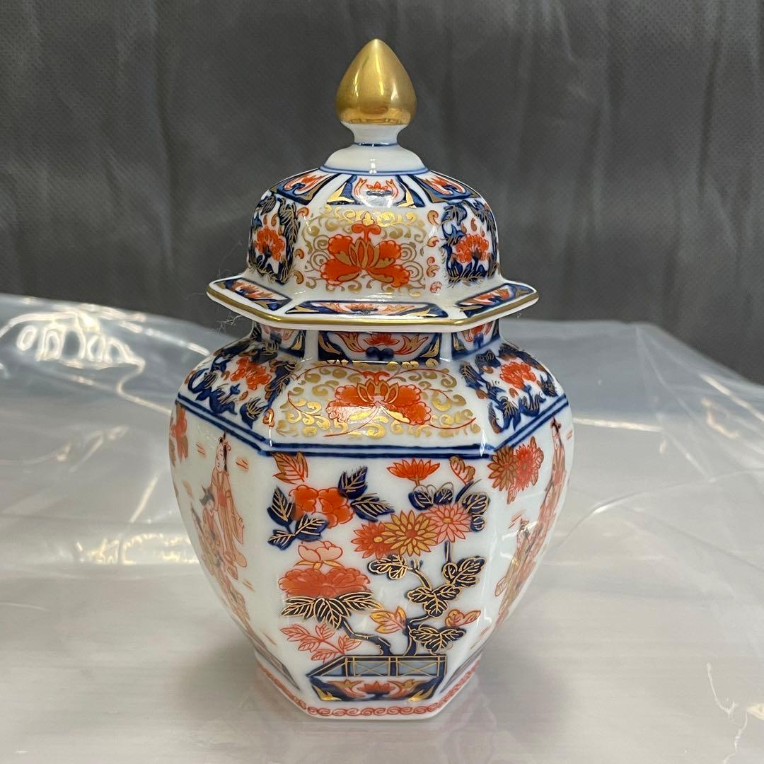 ☆有田焼 角福　沈香壺 六角飾壺 金彩染錦 間取花絵