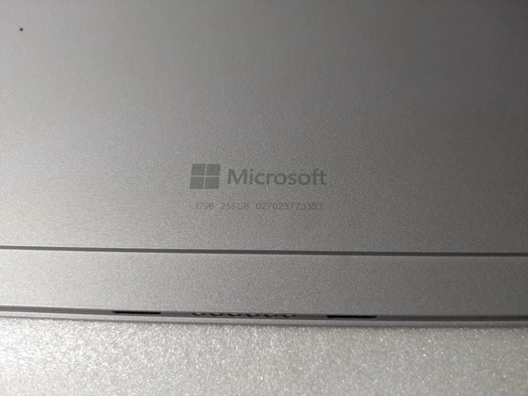 Surface Pro5 8gb 256gb モデル　起動しない　ジャンク