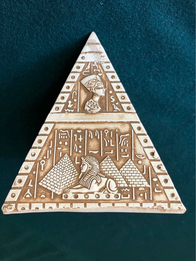 値下げします　エジプト　彫刻が美しい大きなピラミッド　3点セット 置物