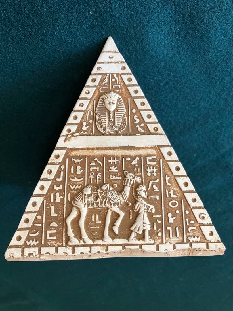 値下げします　エジプト　彫刻が美しい大きなピラミッド　3点セット 置物