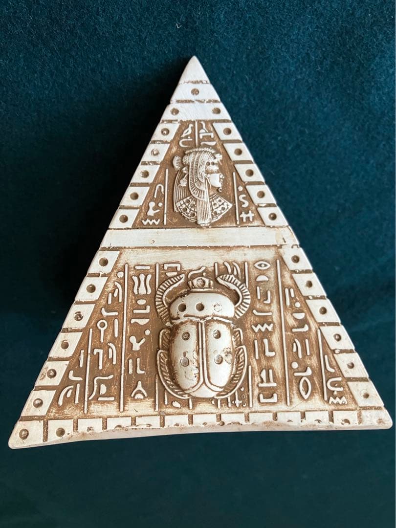 値下げします　エジプト　彫刻が美しい大きなピラミッド　3点セット 置物