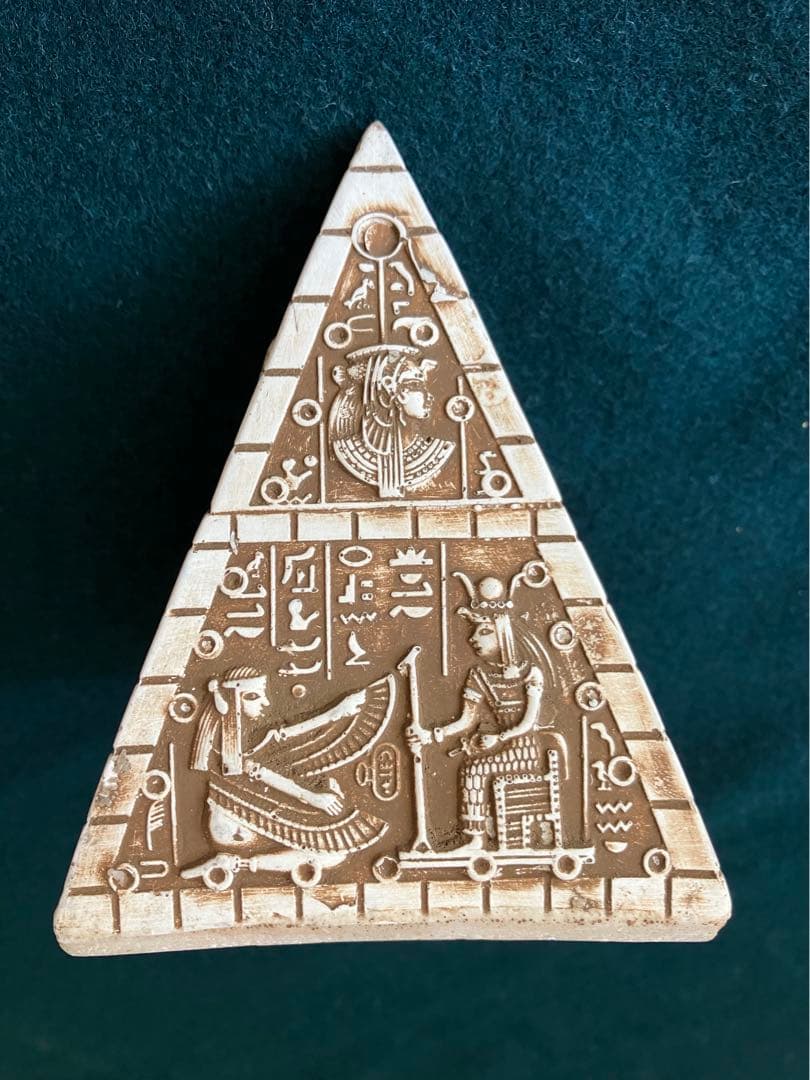 値下げします　エジプト　彫刻が美しい大きなピラミッド　3点セット 置物