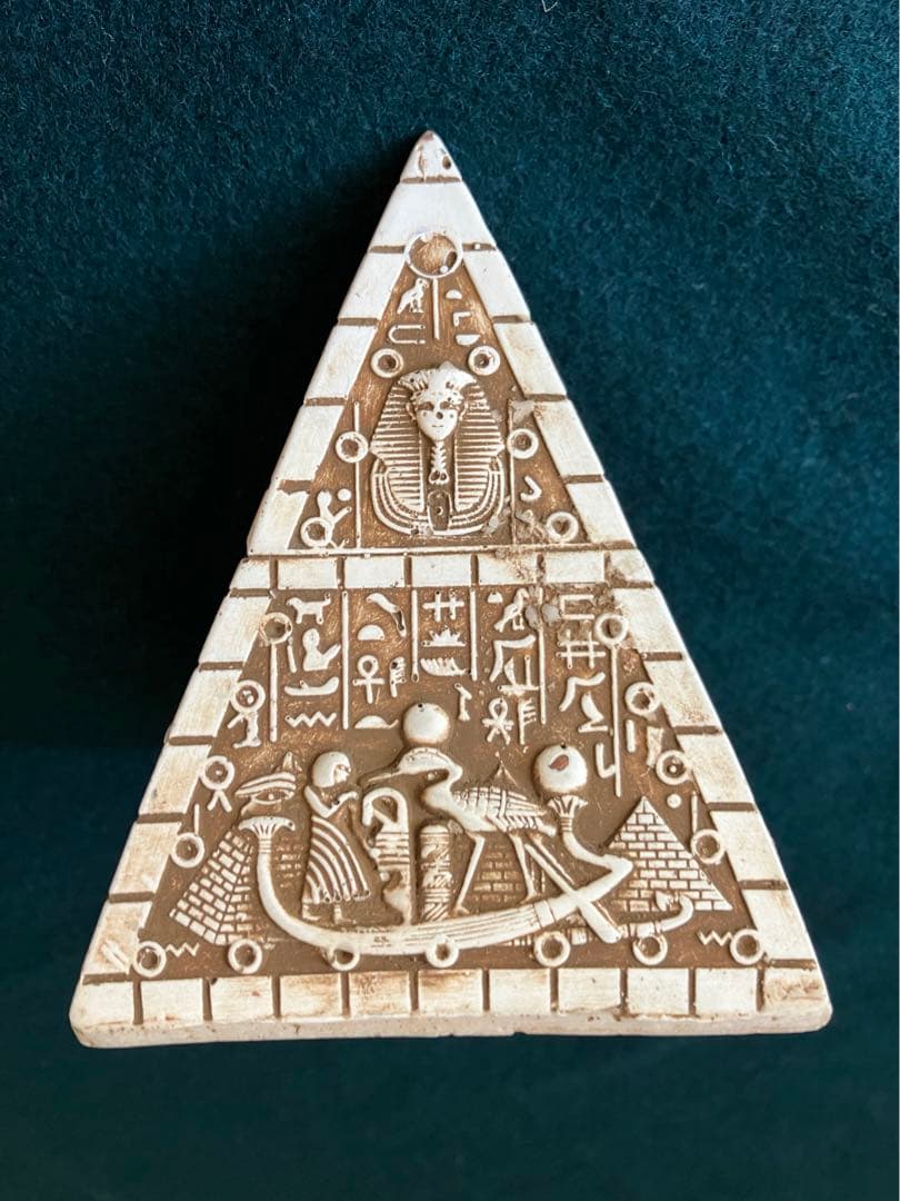 値下げします　エジプト　彫刻が美しい大きなピラミッド　3点セット 置物