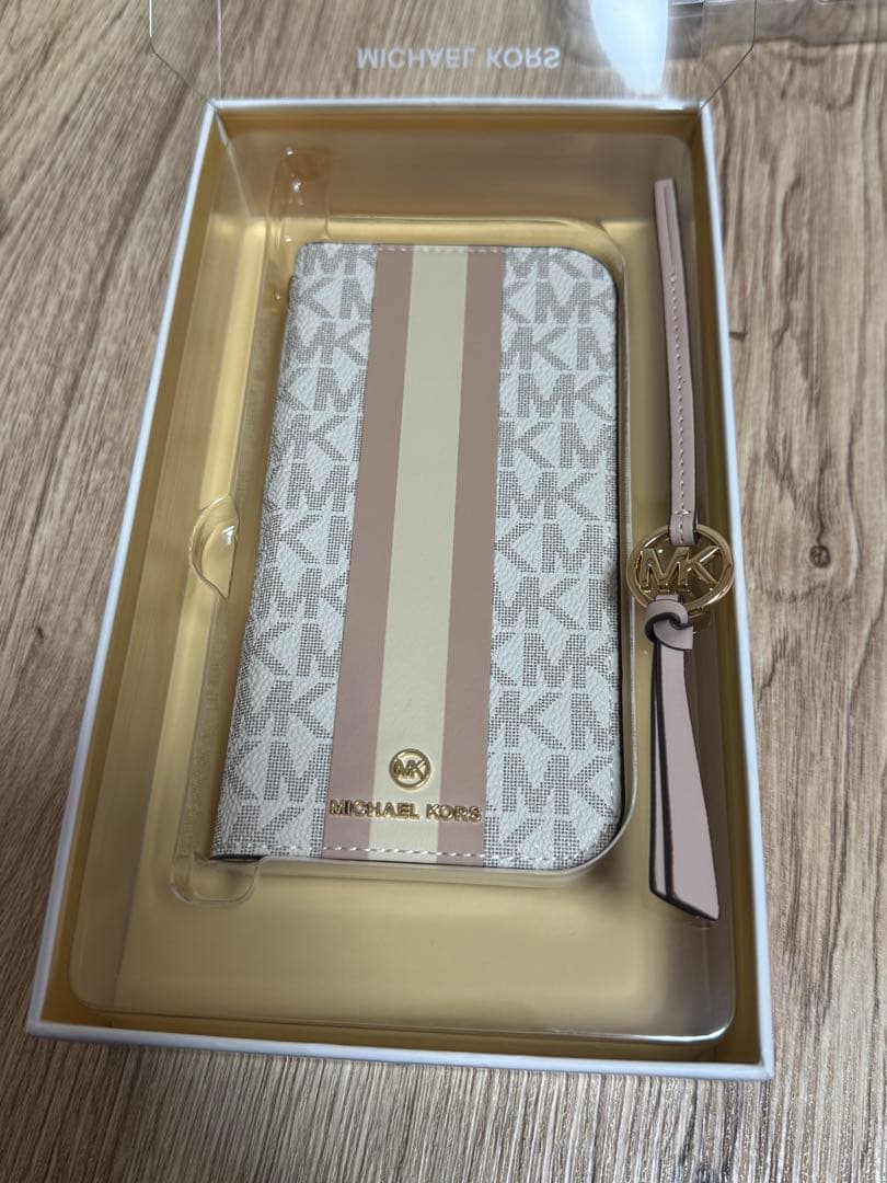 MICHAEL KORS iPhone15pro用手帳型ケース