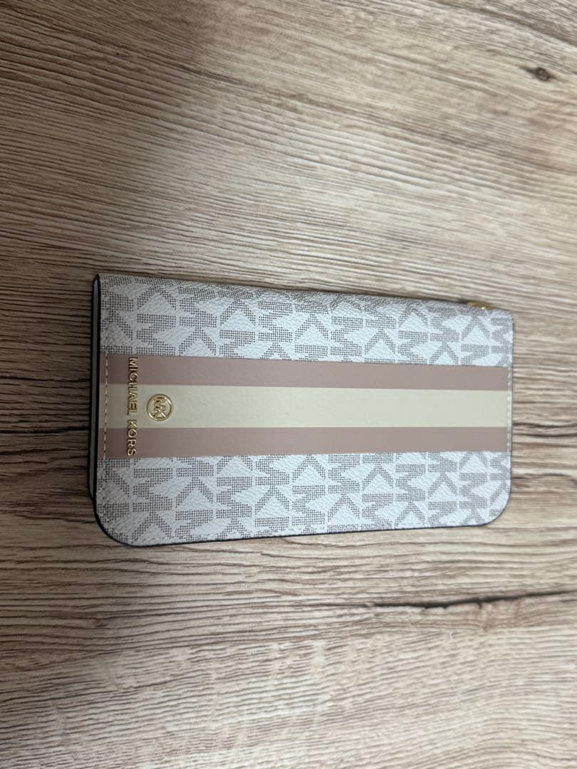 MICHAEL KORS iPhone15pro用手帳型ケース