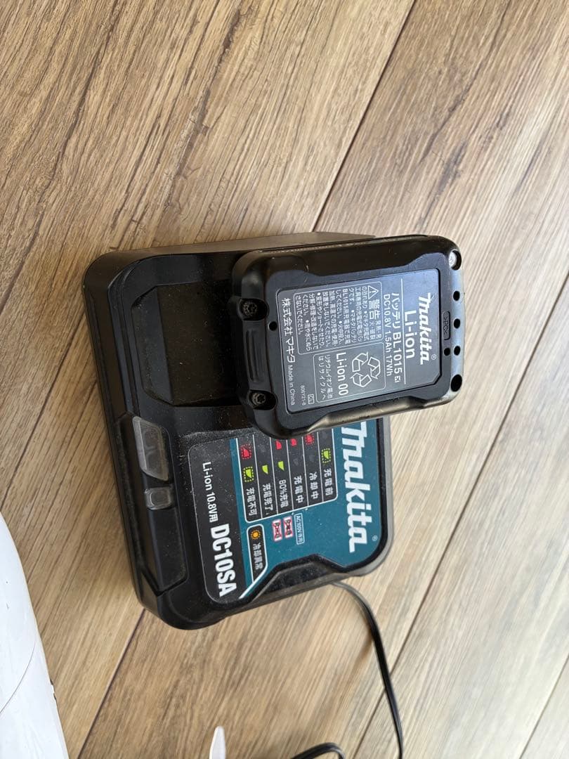 マキタ コードレス掃除機 CL108FD（充電器・バッテリ付）動作確認済