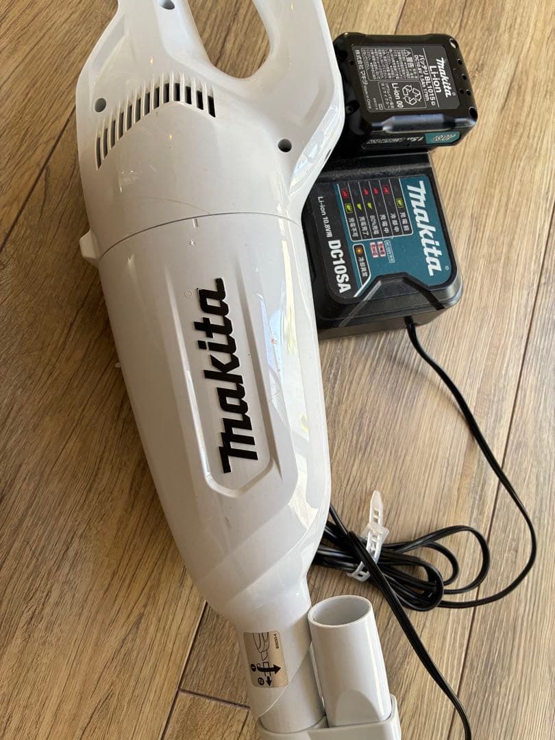 マキタ コードレス掃除機 CL108FD（充電器・バッテリ付）動作確認済