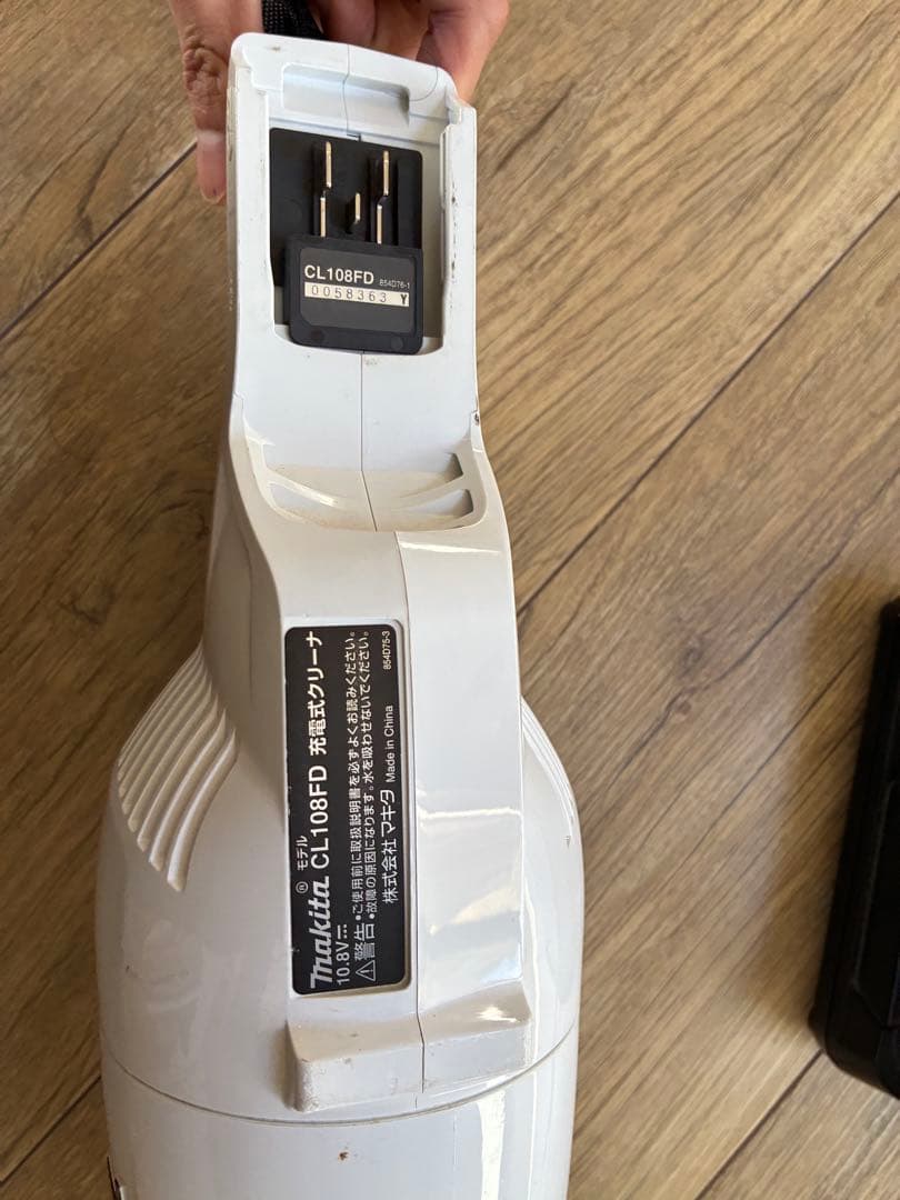 マキタ コードレス掃除機 CL108FD（充電器・バッテリ付）動作確認済