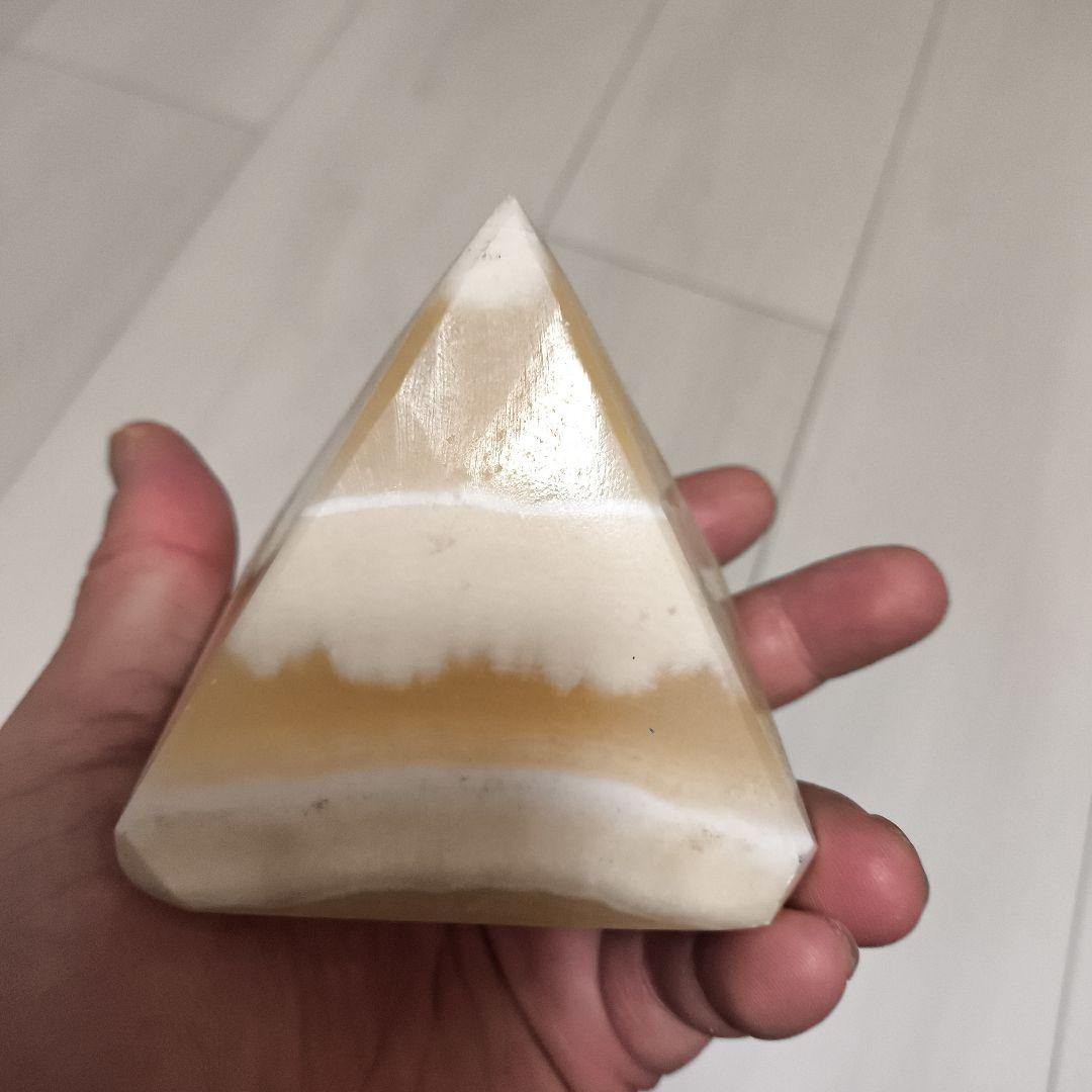 天然石　オレンジカルサイト　ピラミッド形