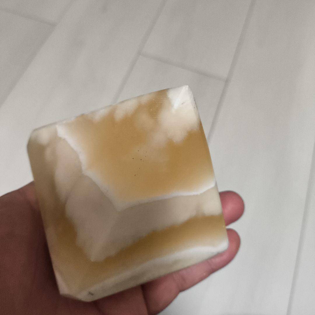 天然石　オレンジカルサイト　ピラミッド形