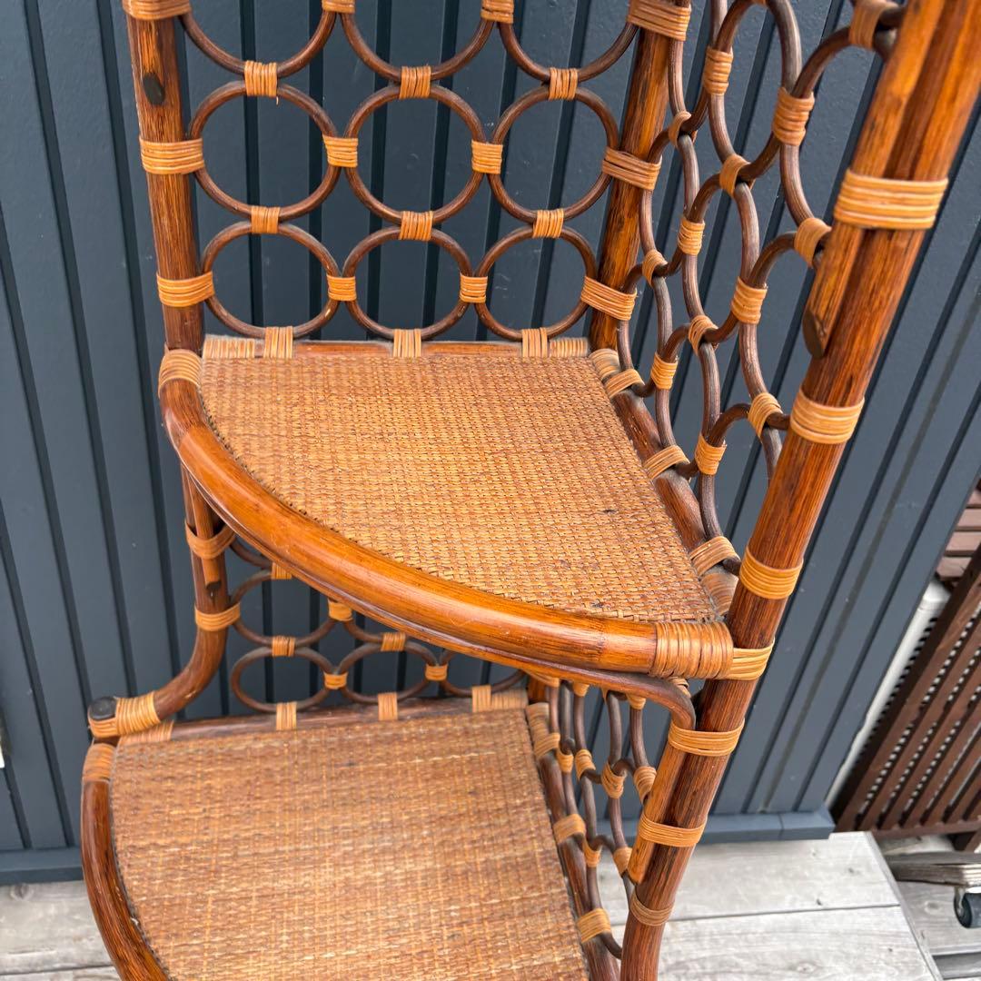 昭和レトロ 4段ラタンシェルフ 扇型コーナーラック 飾り棚 ディスプレイラック