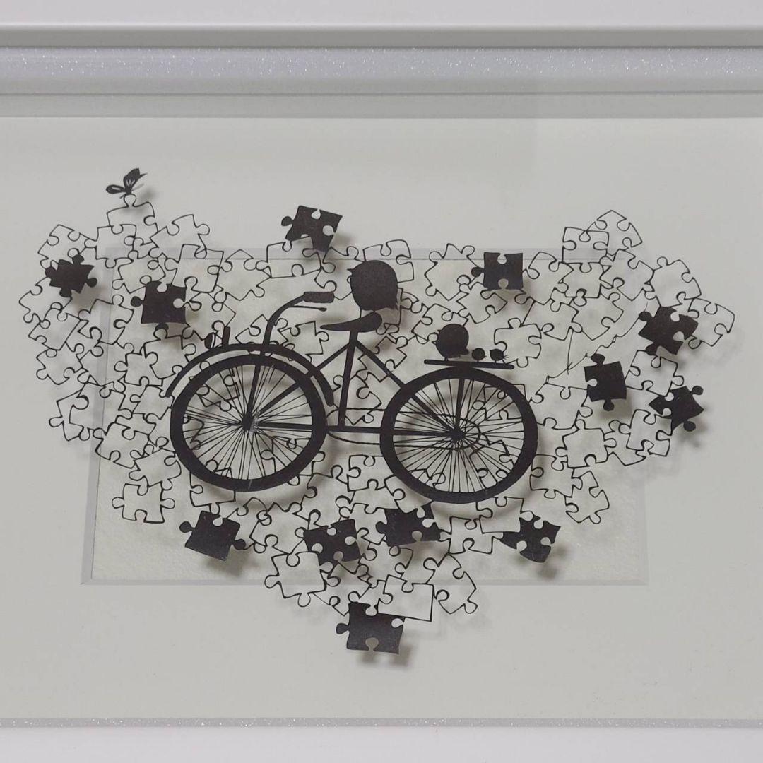自転車とパズルピースのアート作品 切り絵