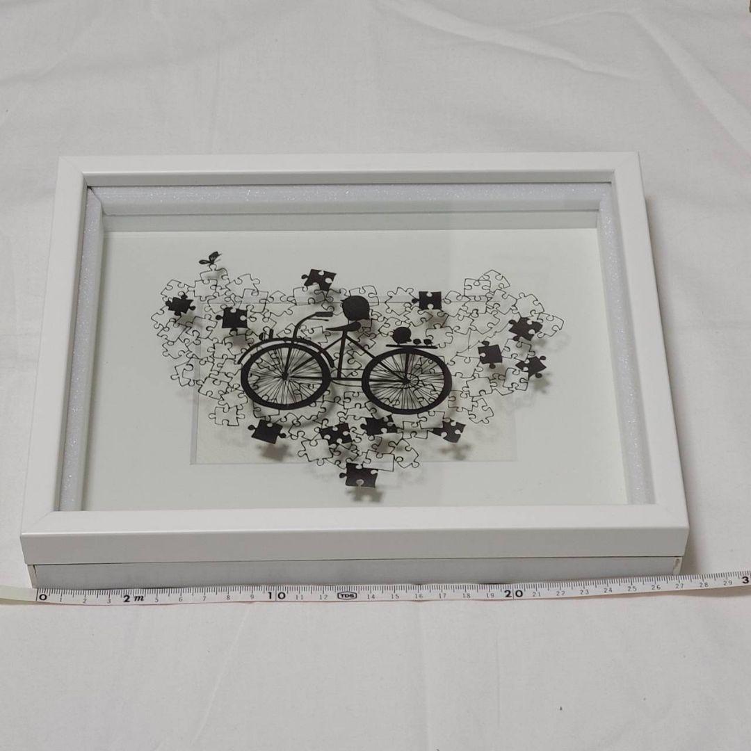 自転車とパズルピースのアート作品 切り絵