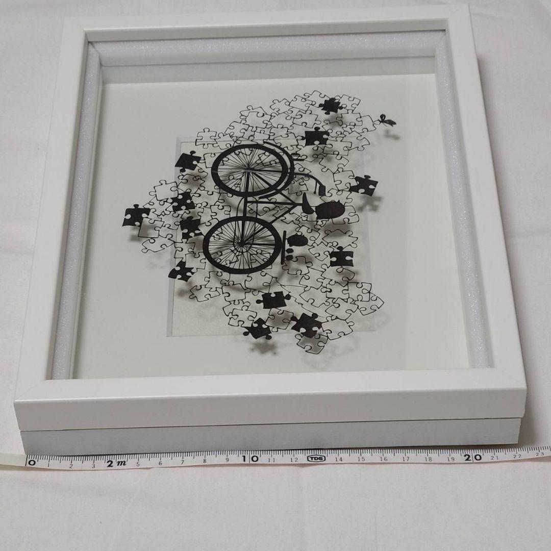自転車とパズルピースのアート作品 切り絵