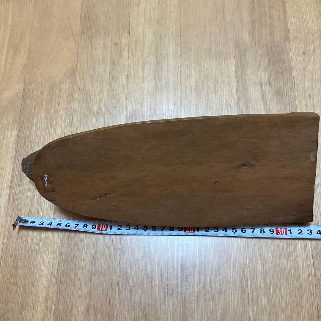 木製人物彫刻のブックスタンド2体セット