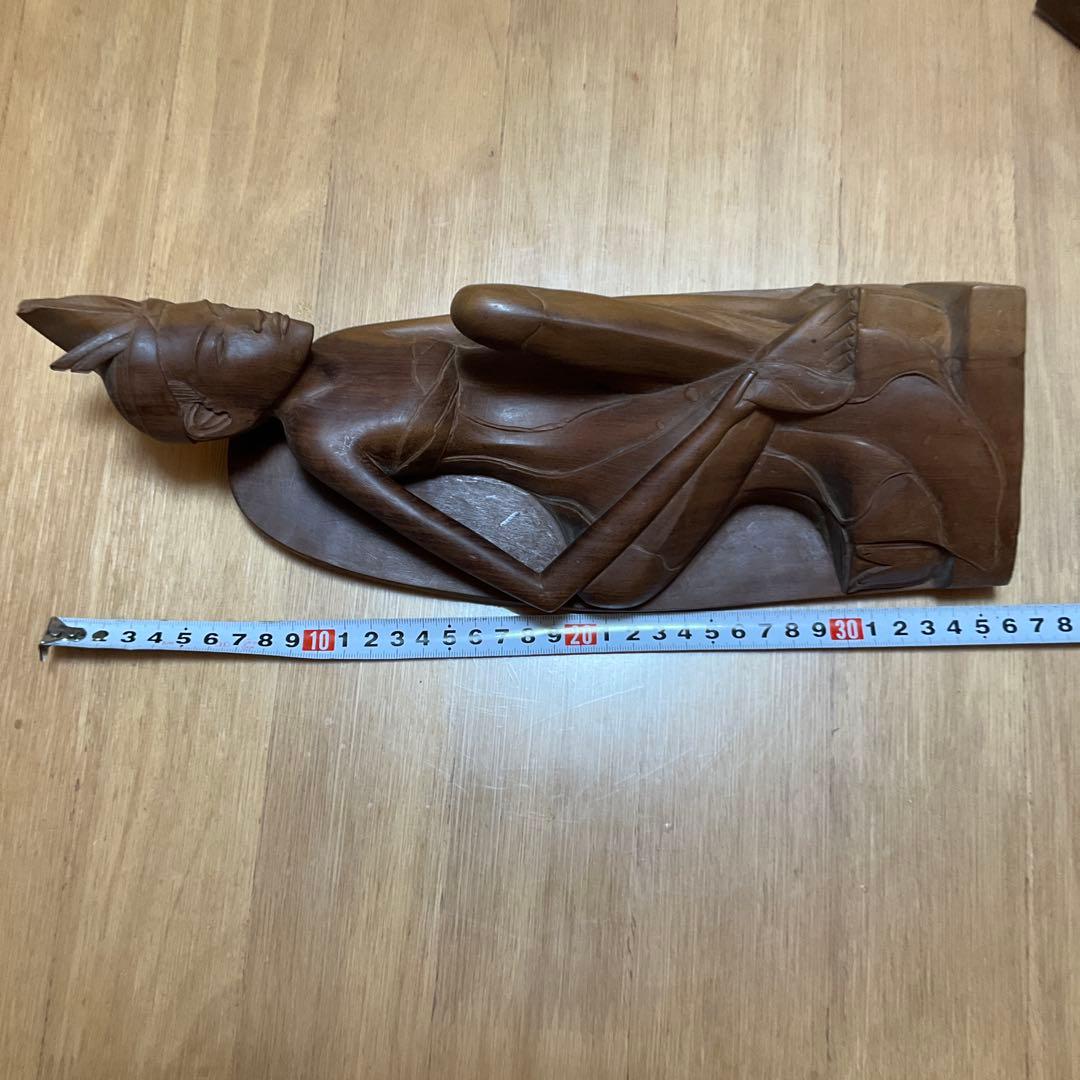 木製人物彫刻のブックスタンド2体セット