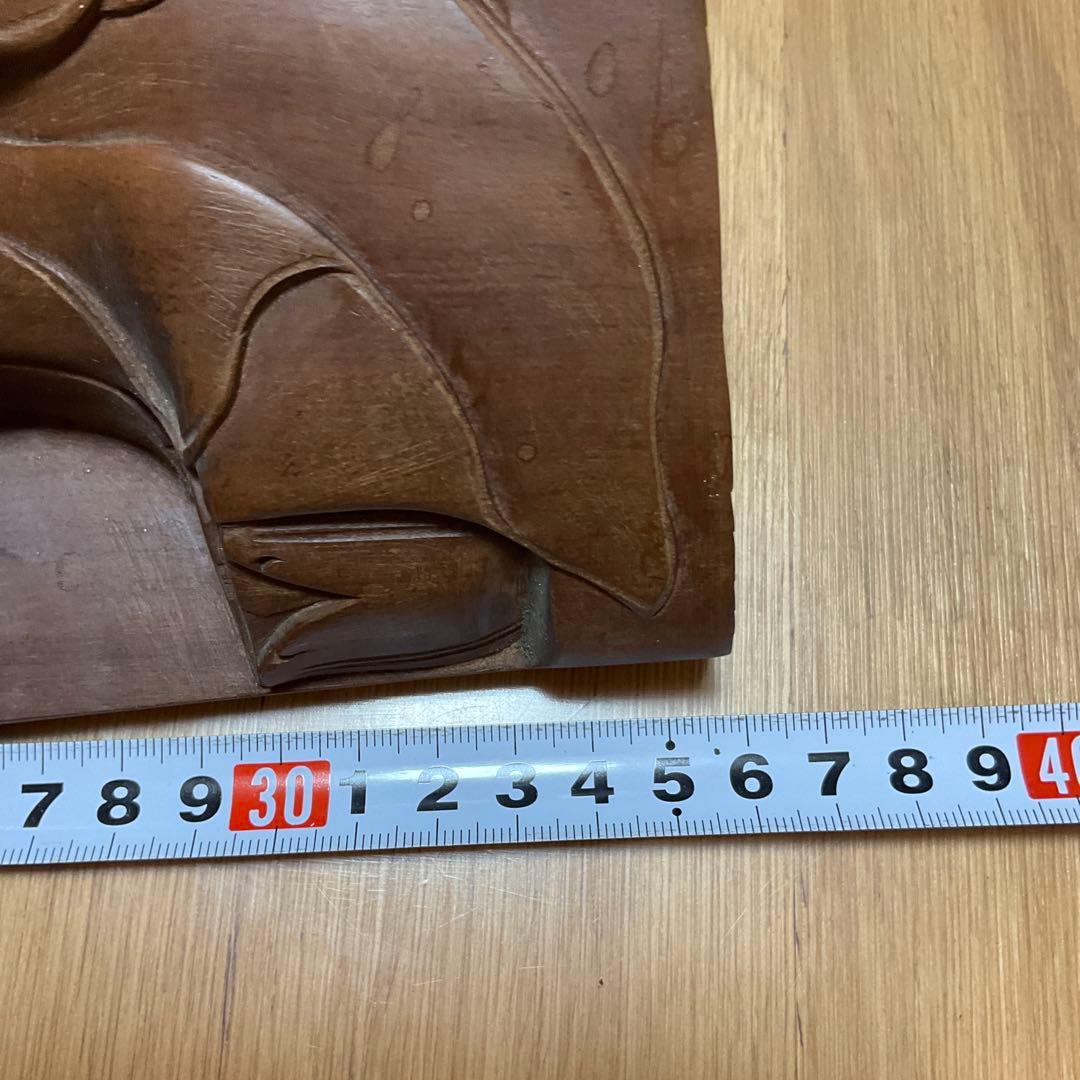 木製人物彫刻のブックスタンド2体セット