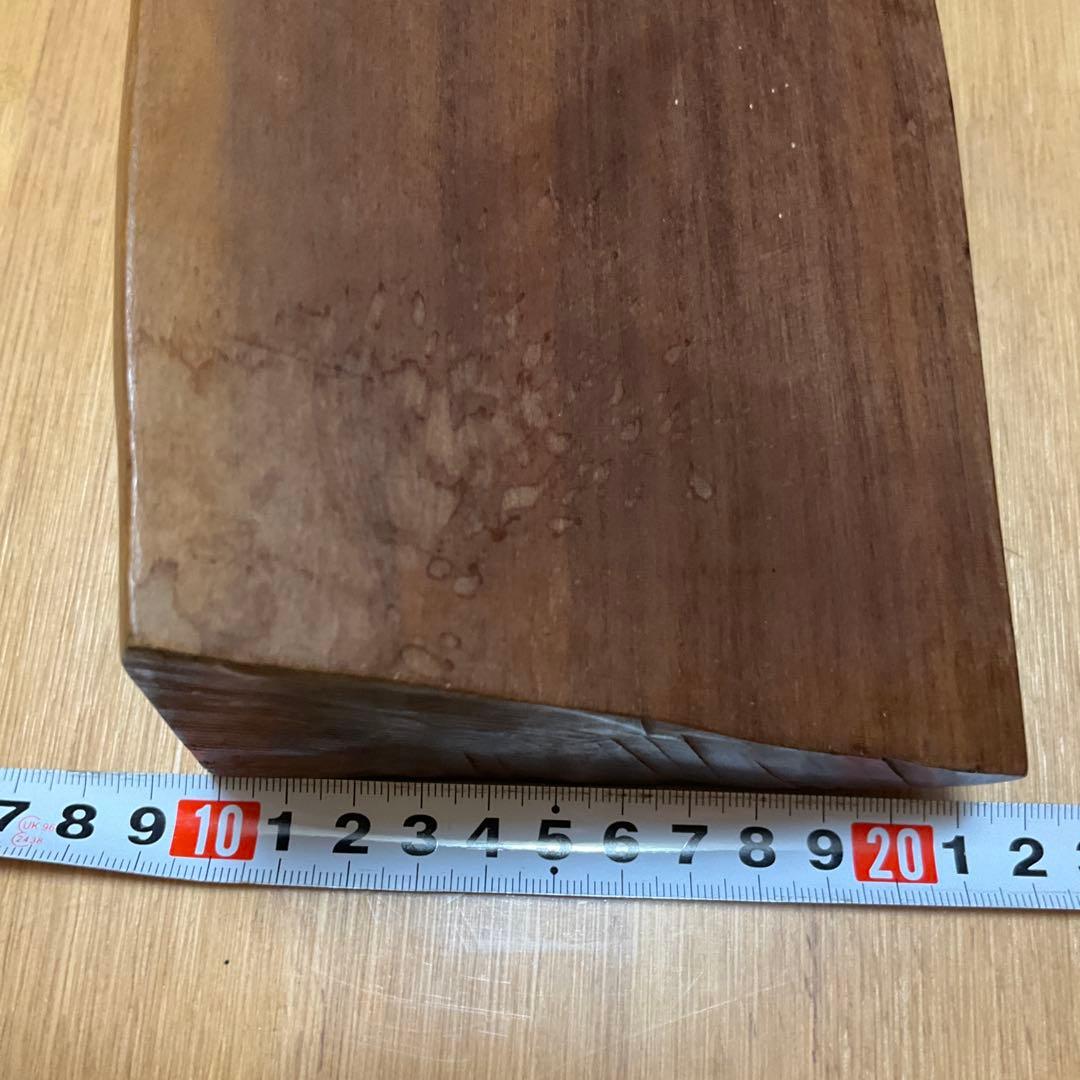 木製人物彫刻のブックスタンド2体セット